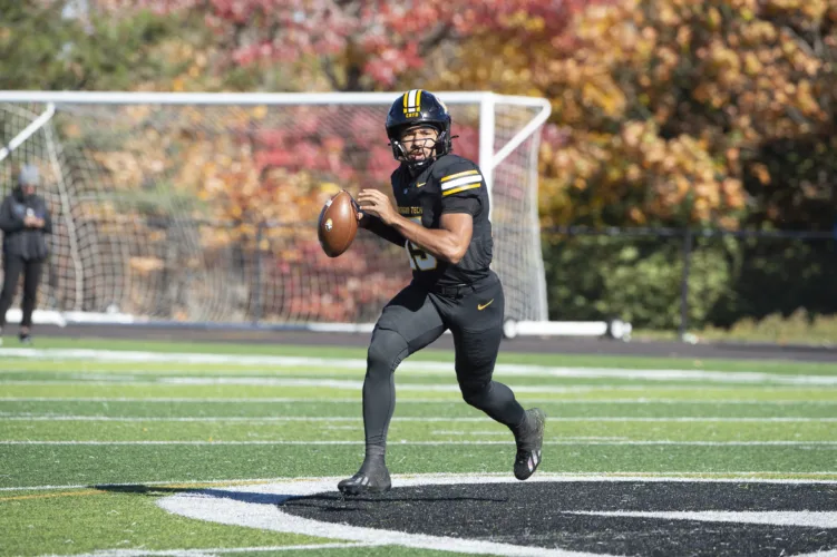 Huskies football travels to face top-ranked Bulldogs